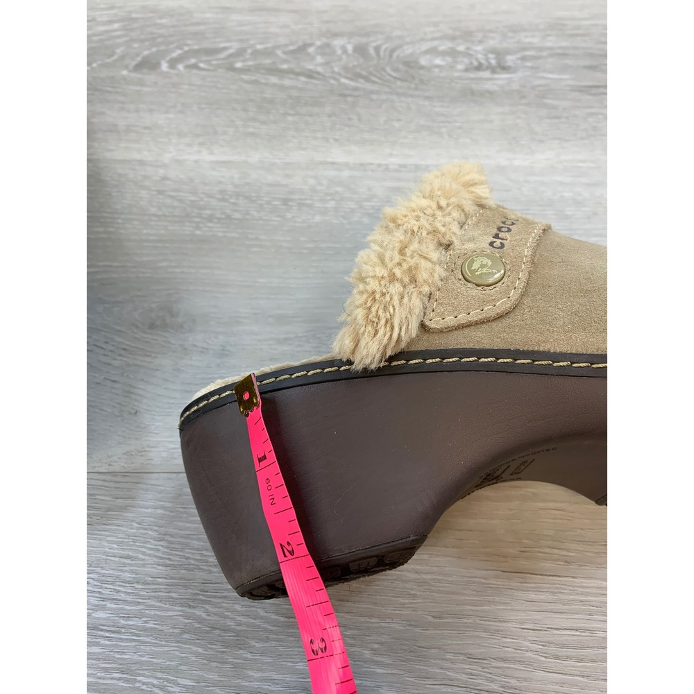 Crocs Women's Tan Suede Faux Fur Lined Clogs Mule‎ 10 Slip On Comfort Shoes - Picture 7 of 8
